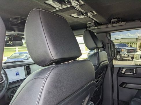 Used 2025 Ford Bronco Badlands w/ Sasquatch Package AWD/4WD image 17