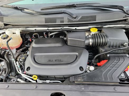 Certified 2024 Chrysler Pacifica Touring-L image 25