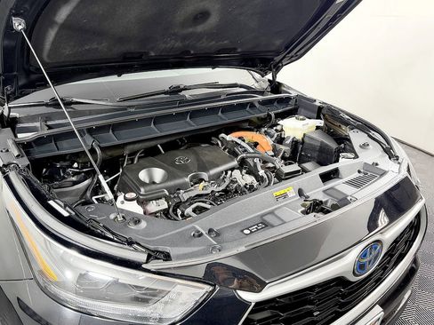 Used 2021 Toyota Highlander XLE image 22
