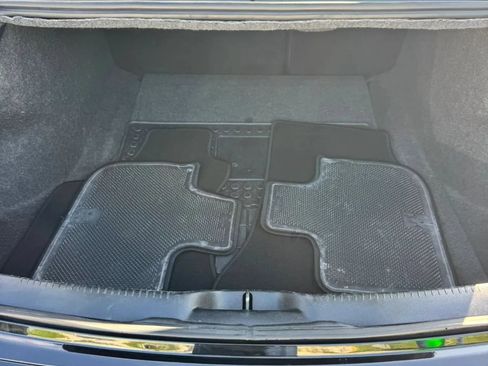 Used 2022 Chrysler 300 Touring w/ Sport Appearance Package RWD image 19