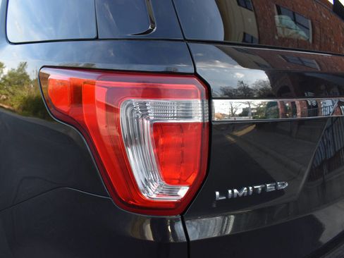 Used 2019 Ford Explorer Limited w/ Ford Safe & Smart Package image 40