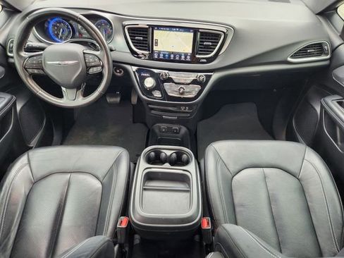 Used 2020 Chrysler Pacifica Touring-L w/ S Appearance Package image 26