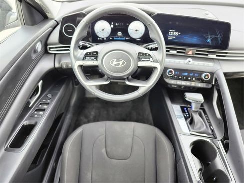 Used 2025 Hyundai Elantra SEL image 13