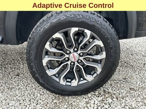 Used 2024 GMC Canyon Denali image 9