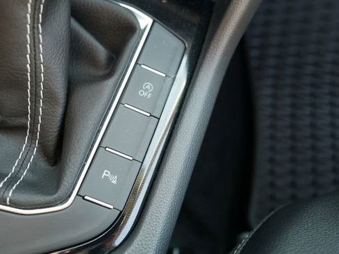 Certified 2025 Volkswagen Taos SEL AWD/4WD image 34