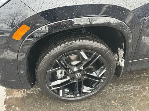 New 2026 Volkswagen Tiguan SE R-Line image 2