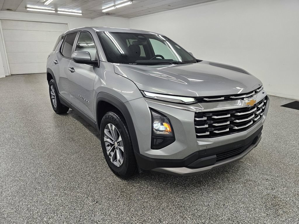 Used 2025 Chevrolet Equinox LT AWD/4WD image 3