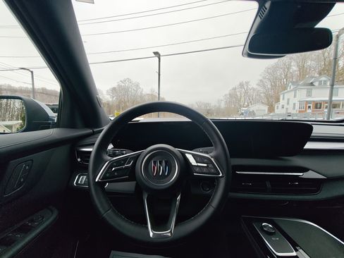 Certified 2025 Buick Enclave Preferred image 4