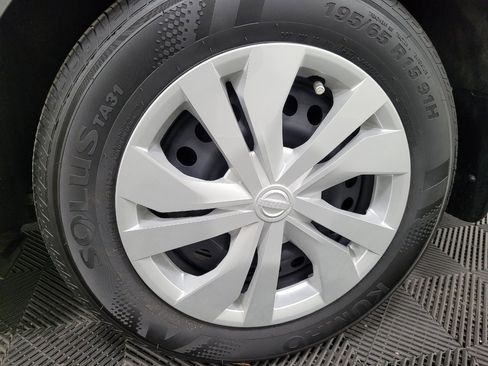 Used 2025 Nissan Versa S w/ Trunk Package FWD image 31