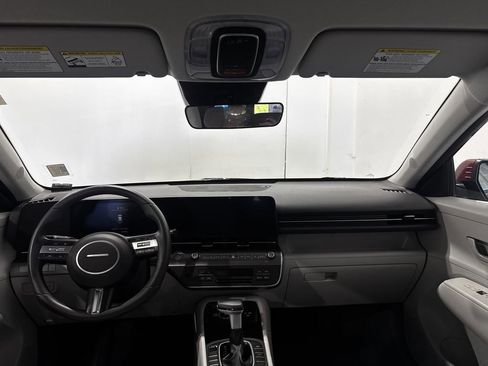 Used 2025 Hyundai Kona SEL FWD image 2