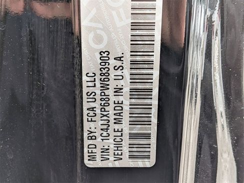 Used 2023 Jeep Wrangler Unlimited Sahara w/ Cold Weather Group image 29