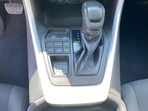 Used 2019 Toyota RAV4 LE w/ Carpet Mat Package AWD/4WD image 12
