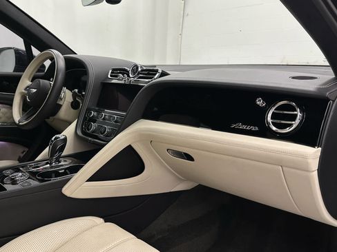 Used 2023 Bentley Bentayga AWD/4WD image 17