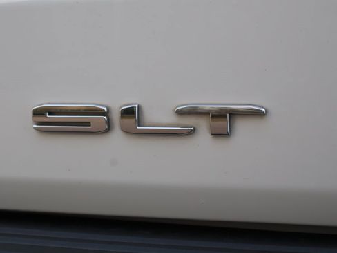 Used 2022 GMC Yukon SLT w/ SLT Luxury Package image 23