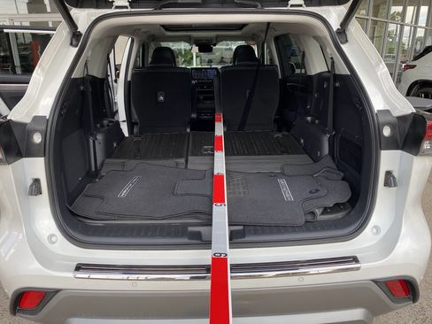 Used 2021 Toyota Highlander Platinum AWD/4WD image 21