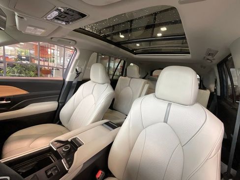 Certified 2025 Toyota Grand Highlander AWD image 10