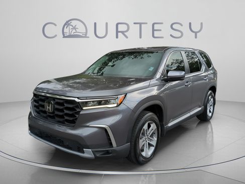Certified 2025 Honda Pilot EX-L image 2