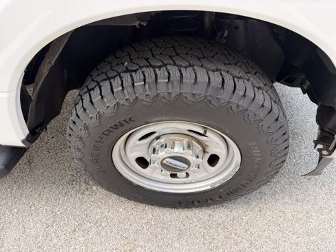 Used 2022 Ford F250 XL w/ Power Equipment Group RWD image 18