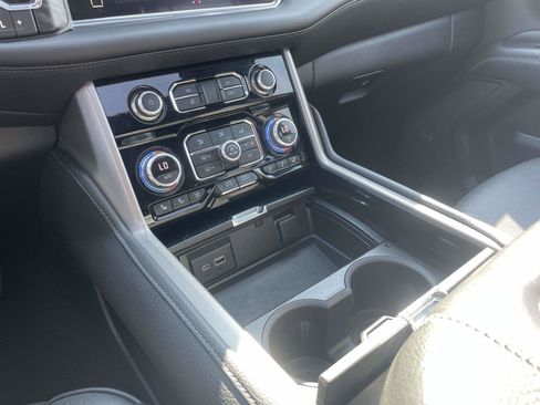 Used 2022 GMC Yukon Denali AWD/4WD image 30