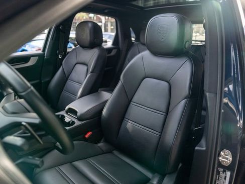 Certified 2025 Porsche Cayenne GTS AWD/4WD image 5