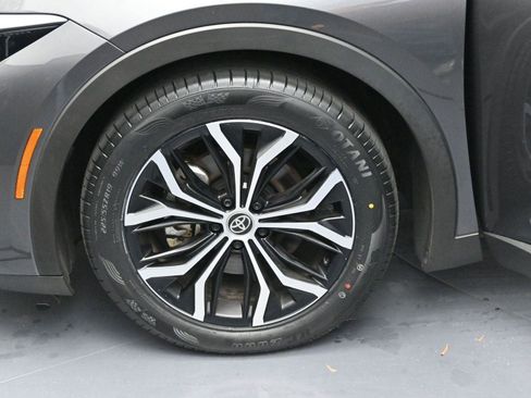 Used 2023 Toyota Crown Limited image 38