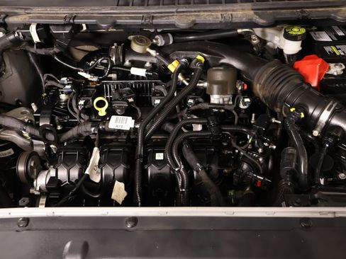 Used 2022 Ford Edge SE image 18