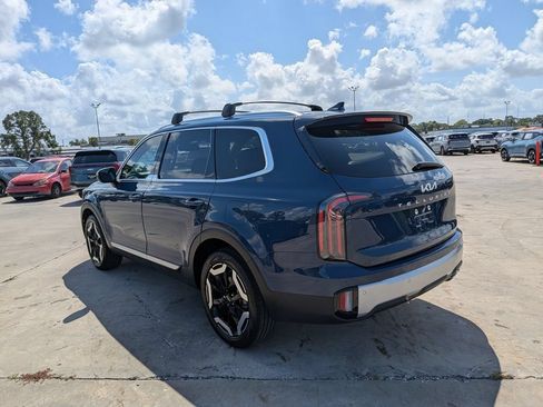 Used 2024 Kia Telluride EX w/ EX Captain's Chair Package AWD/4WD image 6