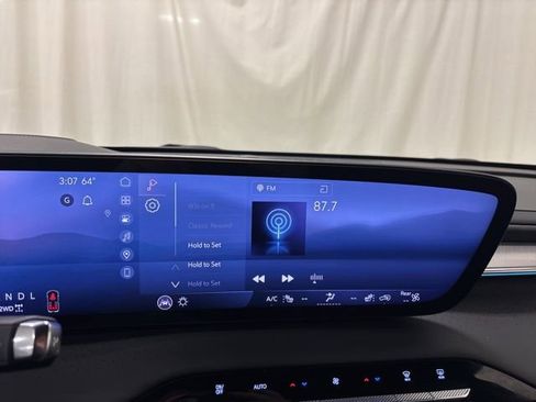 Used 2025 Buick Enclave Avenir w/ Super Cruise Package image 27