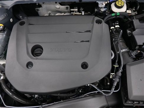 Used 2023 Volvo XC40 B5 Plus w/ Protection Package Premier image 33