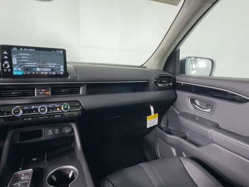 New 2025 Honda Pilot Touring image 29