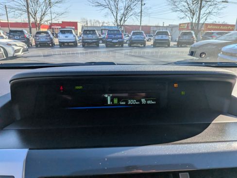 Used 2017 Toyota Prius V Two w/ Carpet Mat Package image 16