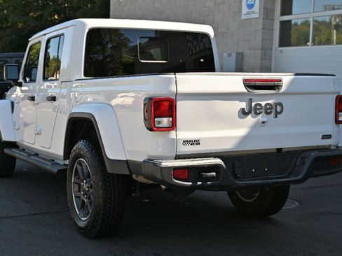 Used 2023 Jeep Gladiator Overland image 6