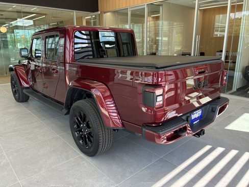 Used 2021 Jeep Gladiator Overland AWD/4WD image 6