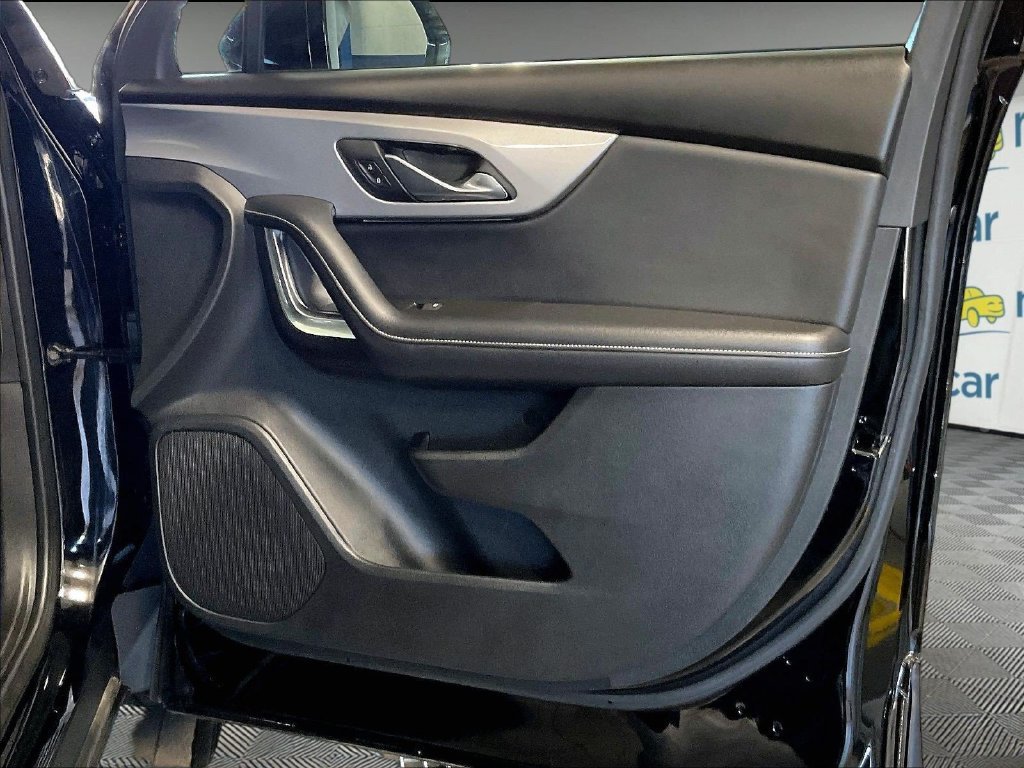 Used 2025 Chevrolet Blazer LT AWD/4WD image 12
