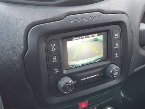 Used 2016 Jeep Renegade Latitude w/ Popular Equipment Group image 19