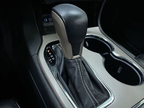 Used 2017 Jeep Grand Cherokee Overland image 26