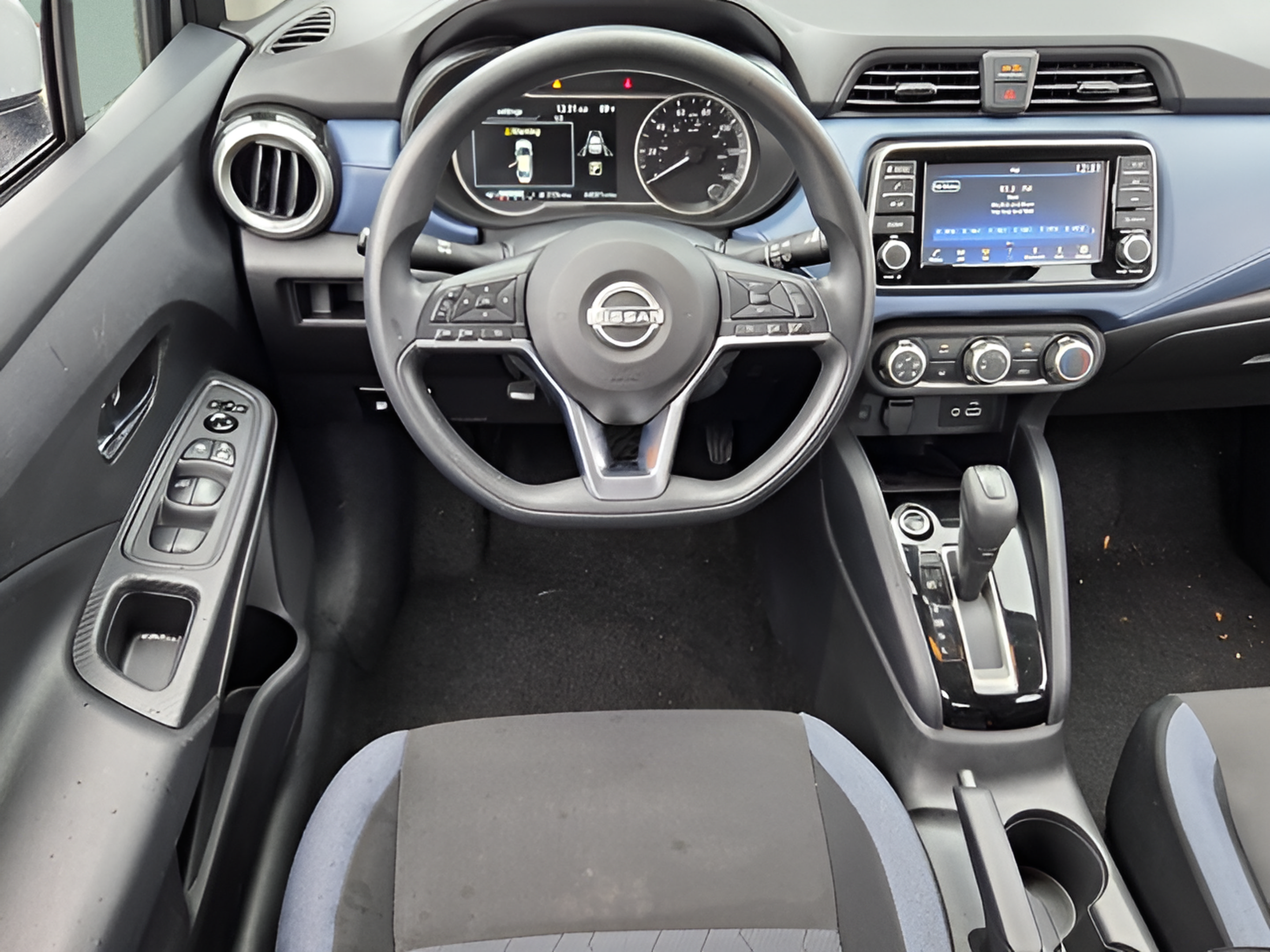 Used 2025 Nissan Versa SV FWD image 11