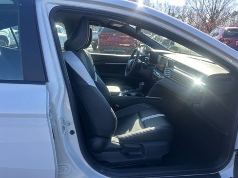 Used 2025 Toyota Camry SE image 15