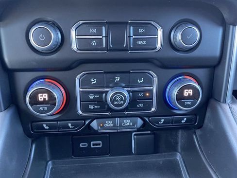 Used 2023 Chevrolet Tahoe Z71 w/ Z71 Off-Road Package AWD/4WD image 19