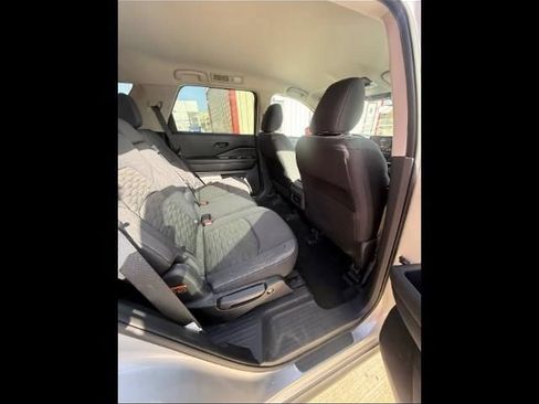 Used 2025 Nissan Pathfinder SV FWD image 22
