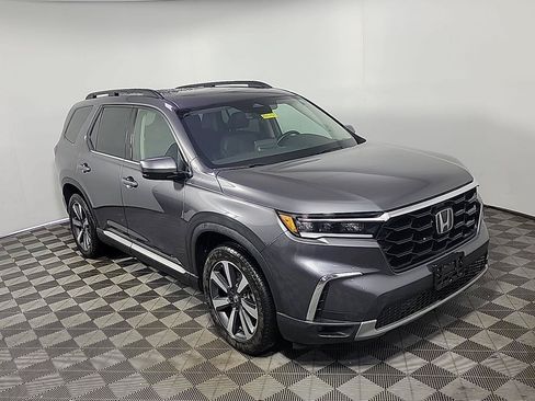 Certified 2025 Honda Pilot Touring image 2