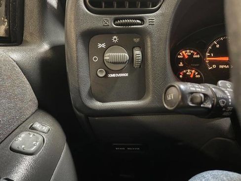 Used 2002 Chevrolet Blazer LS w/ Preferred Equipment Group image 22