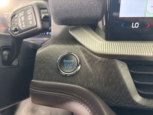 Used 2025 Ford Explorer Platinum RWD image 25