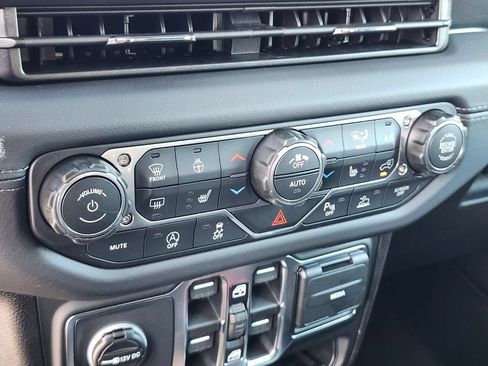 New 2026 Jeep Gladiator Sport AWD/4WD image 21