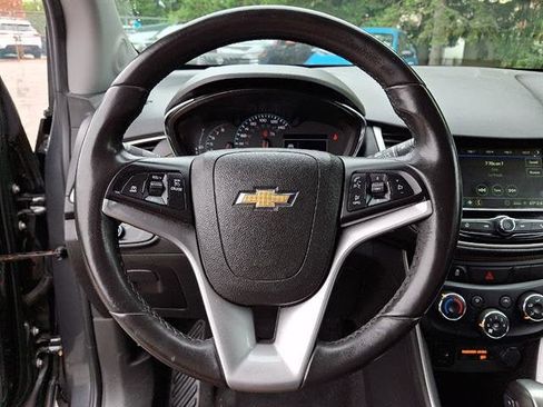 Used 2019 Chevrolet Trax LT w/ LT Convenience Package AWD/4WD image 19