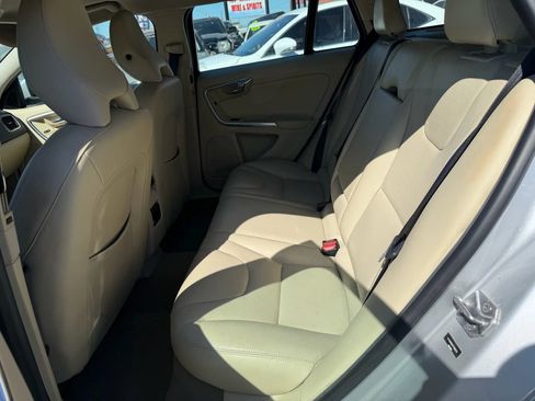 Used 2015 Volvo V60 T5 Premier image 12