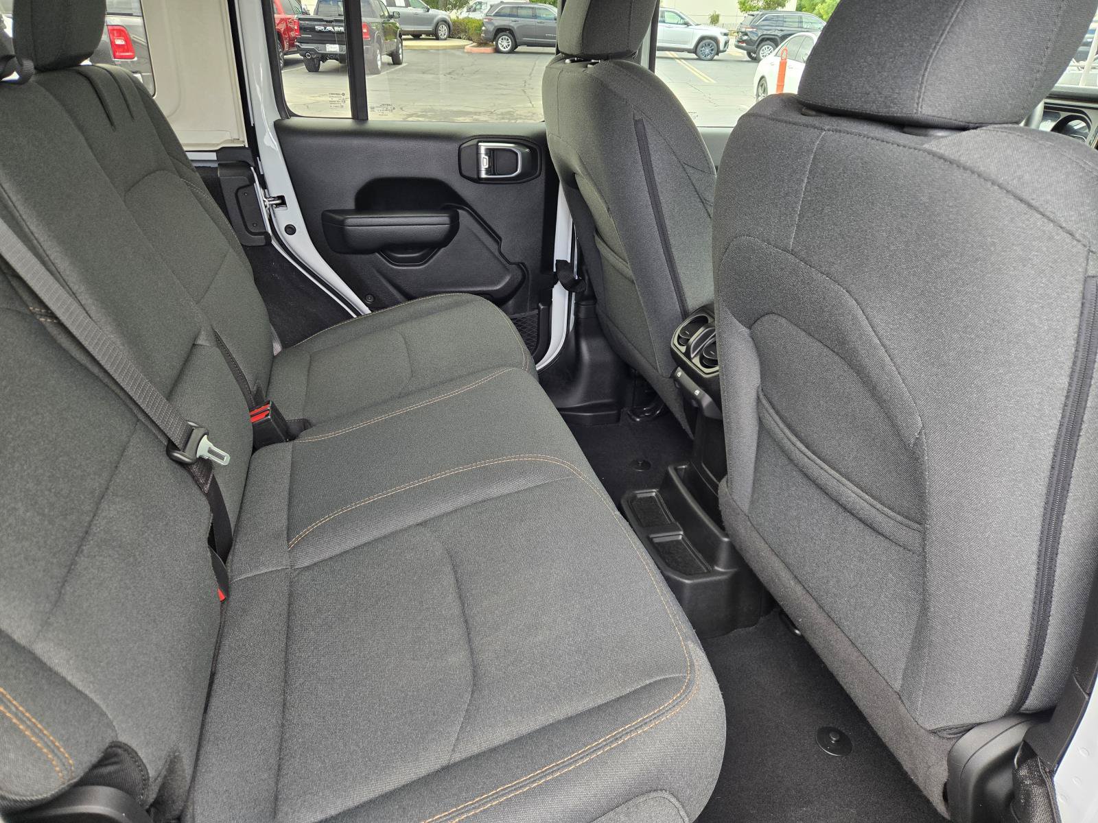 Used 2024 Jeep Wrangler Unlimited AWD/4WD image 32