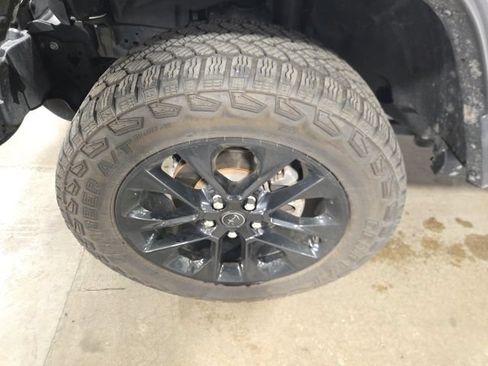 Used 2025 Jeep Gladiator Sport AWD/4WD image 11