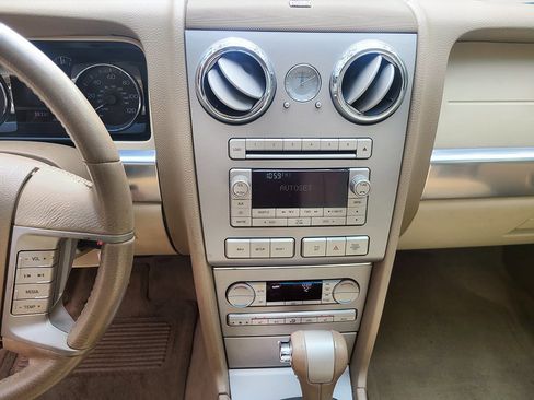 Used 2007 Lincoln MKZ image 33