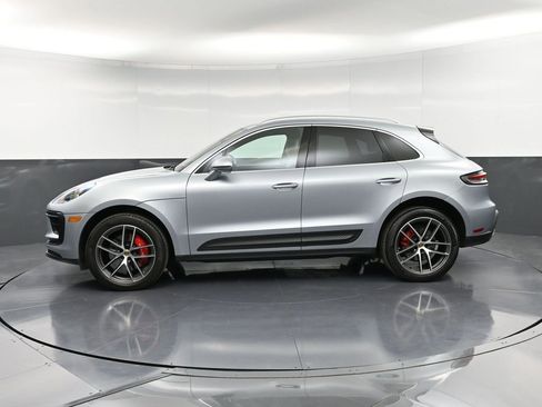 Certified 2022 Porsche Macan S image 2